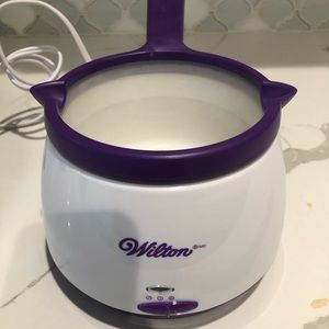 Near New Wilton Candy Melting Pot